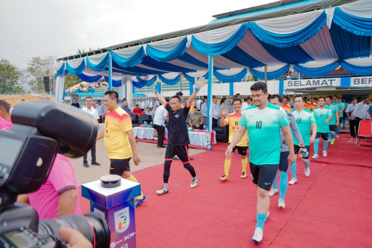 Bobby Nasution cetak satu gol di Stadion Baharuddin Siregar