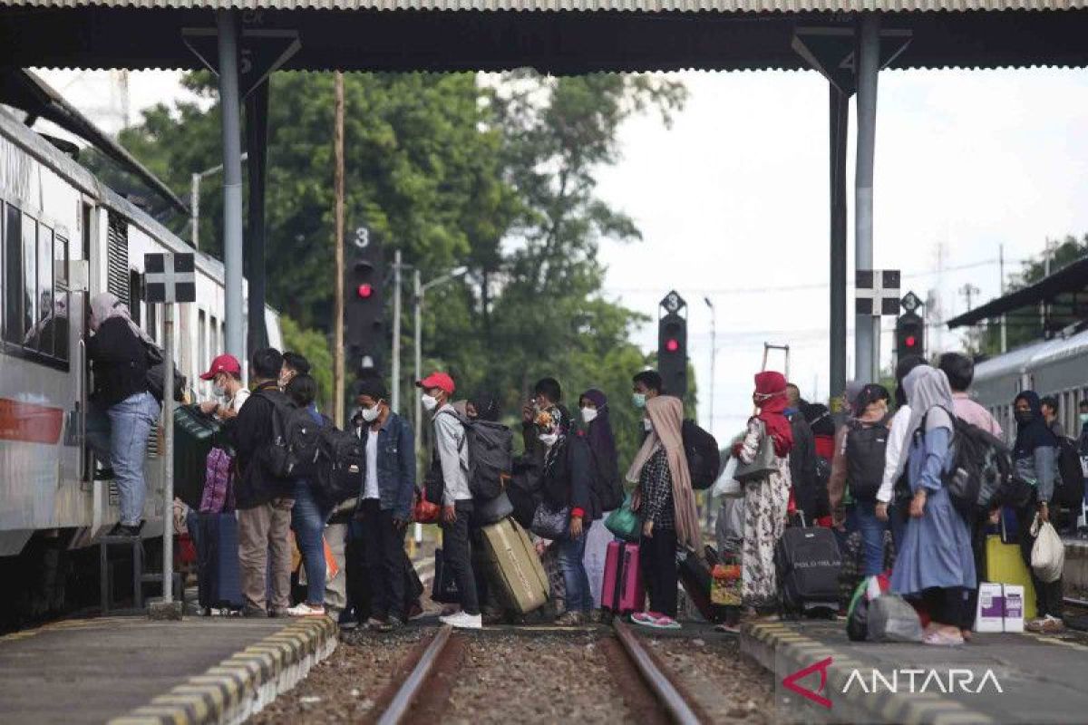 Daop 8 Surabaya tak izinkan 245 penumpang naik kereta api