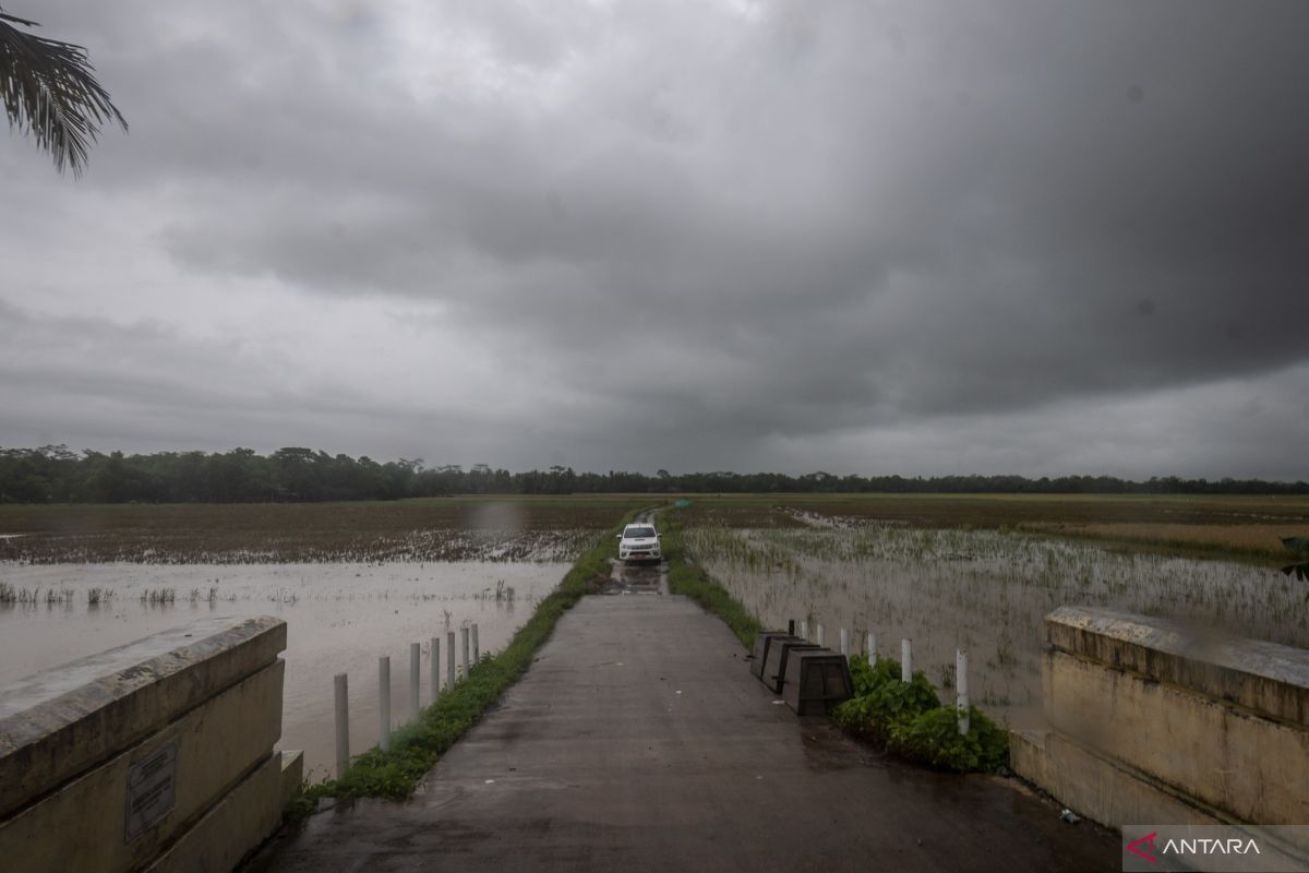 Warga Desa Idaman Pandeglang butuh bantuan logistik  dampak banjir