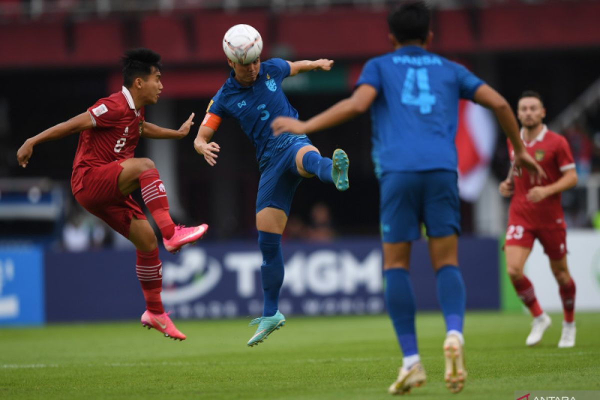 Sepuluh pemain Thailand tahan imbang 1-1 Indonesia