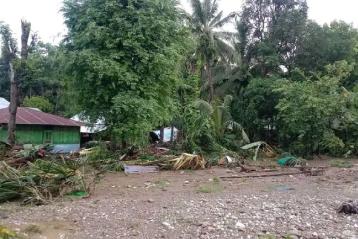 Banjir bandang melanda Siumate di Kabupaten Kupang, NTT