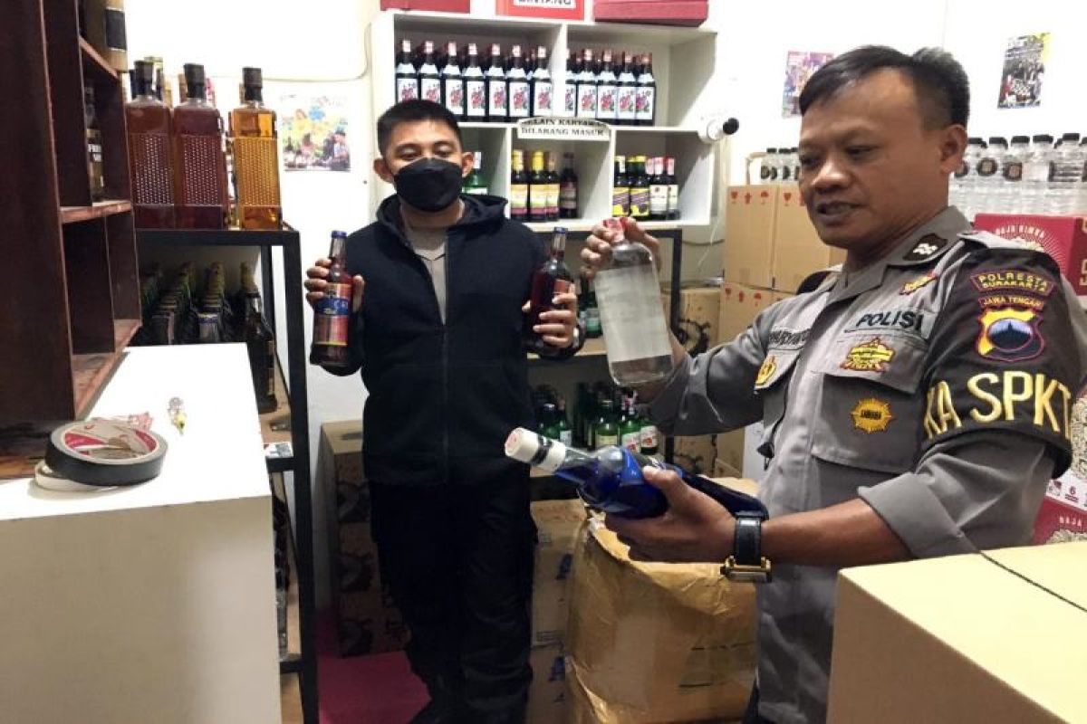 Polresta Surakarta gerebek gudang minuman keras beralkohol