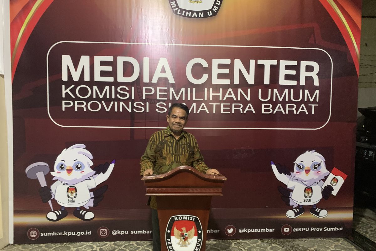 Irman Gusman serahkan syarat dukungan DPD RI ke KPU Sumbar