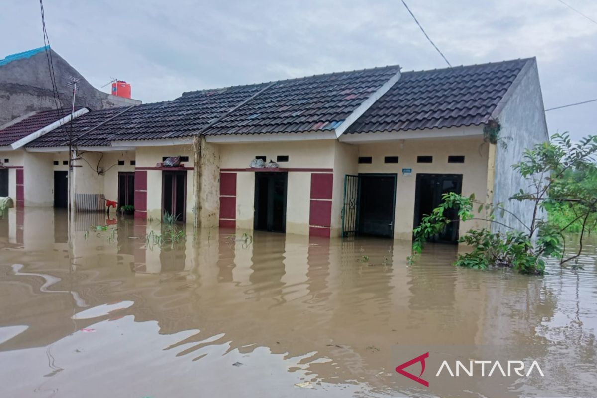 Puluhan rumah di dua kecamatan di Kabupaten Tangerang terendam banjir