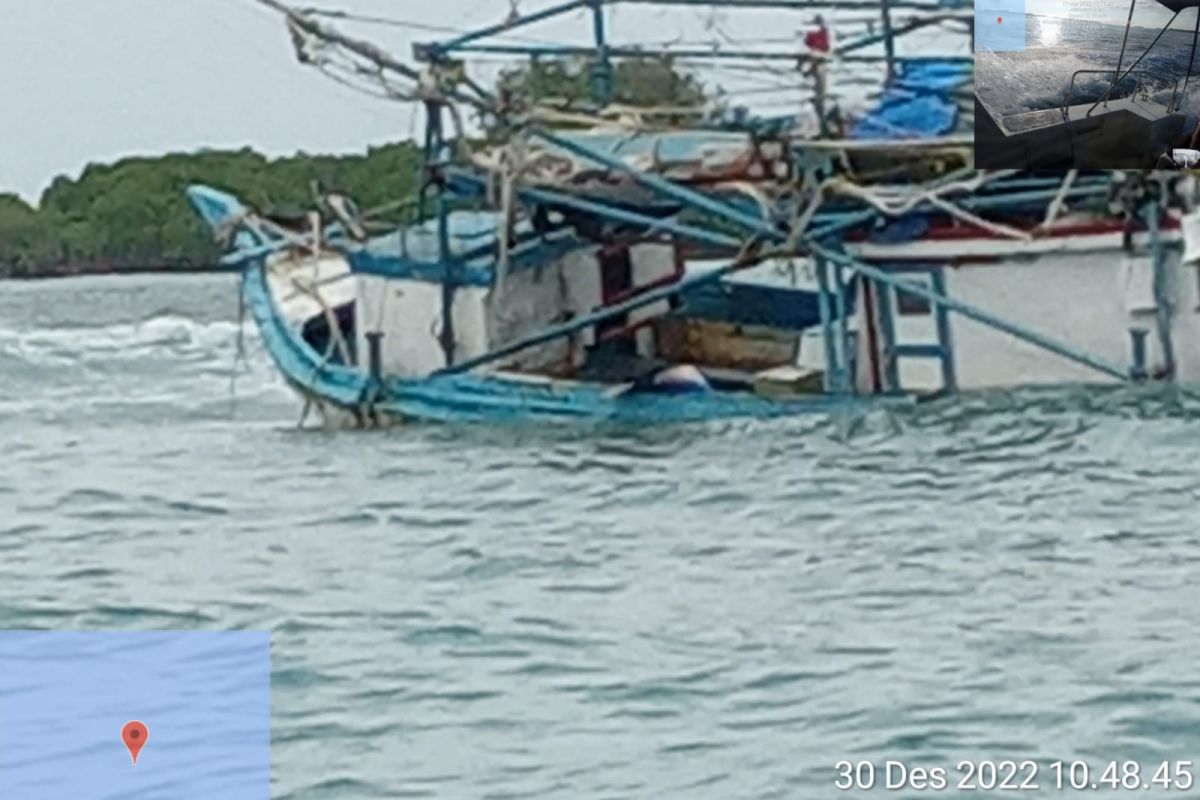 Kapal tenggelam usai tabrak karang di Kepulauan Seribu Utara