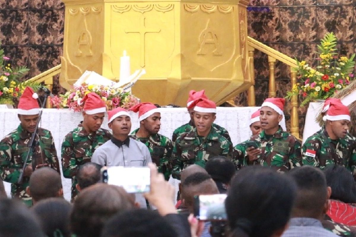 TNI-Polri hadiri Natal bersama masyarakat di Wamena