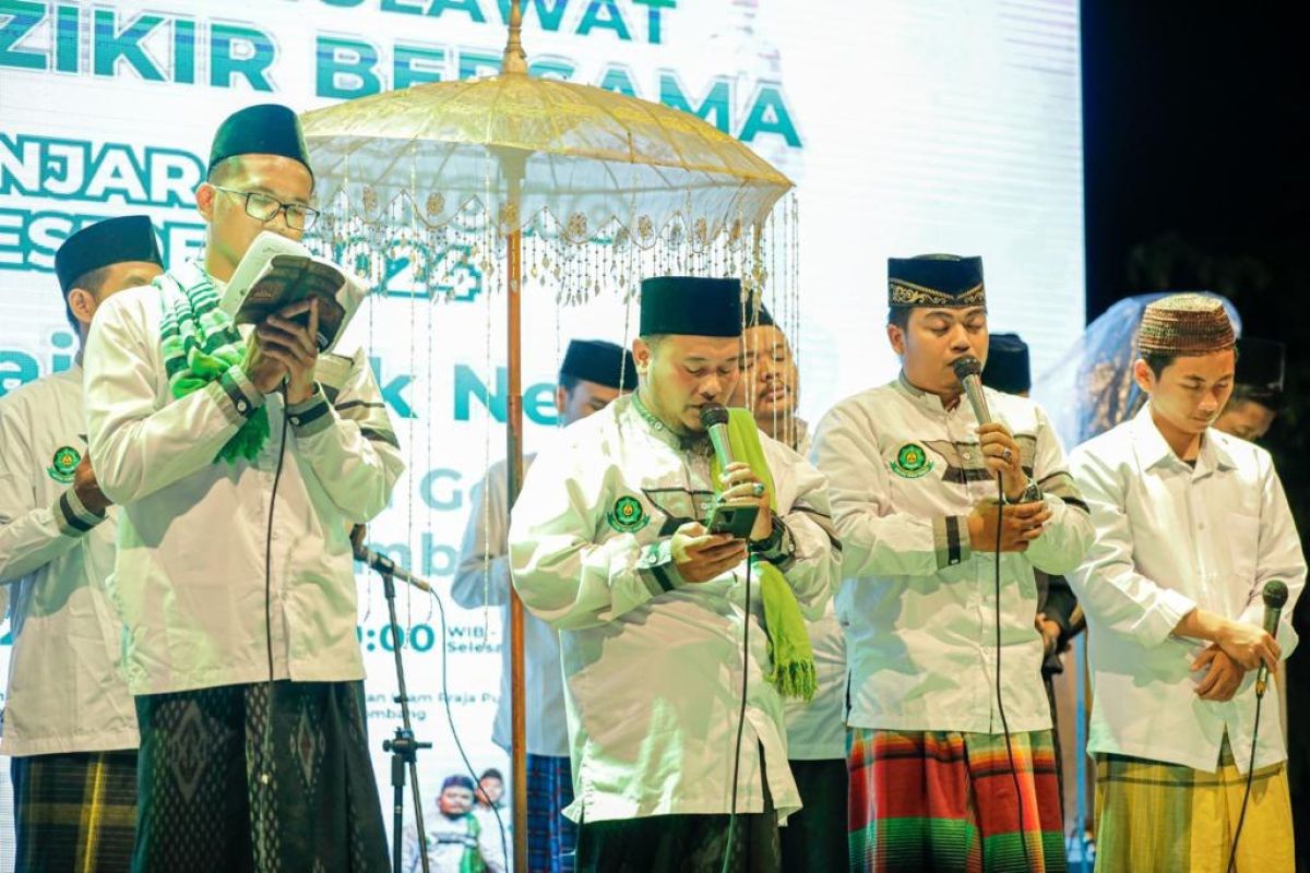 Santri Dukung Ganjar Jombang Berdoa Indonesia damai dan sejahtera