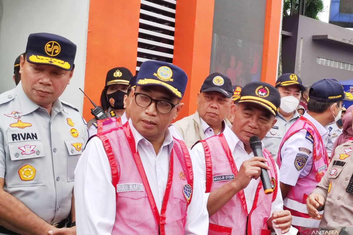 Menko PMK dan Menhub tinjau Jalur Puncak jelang Tahun Baru