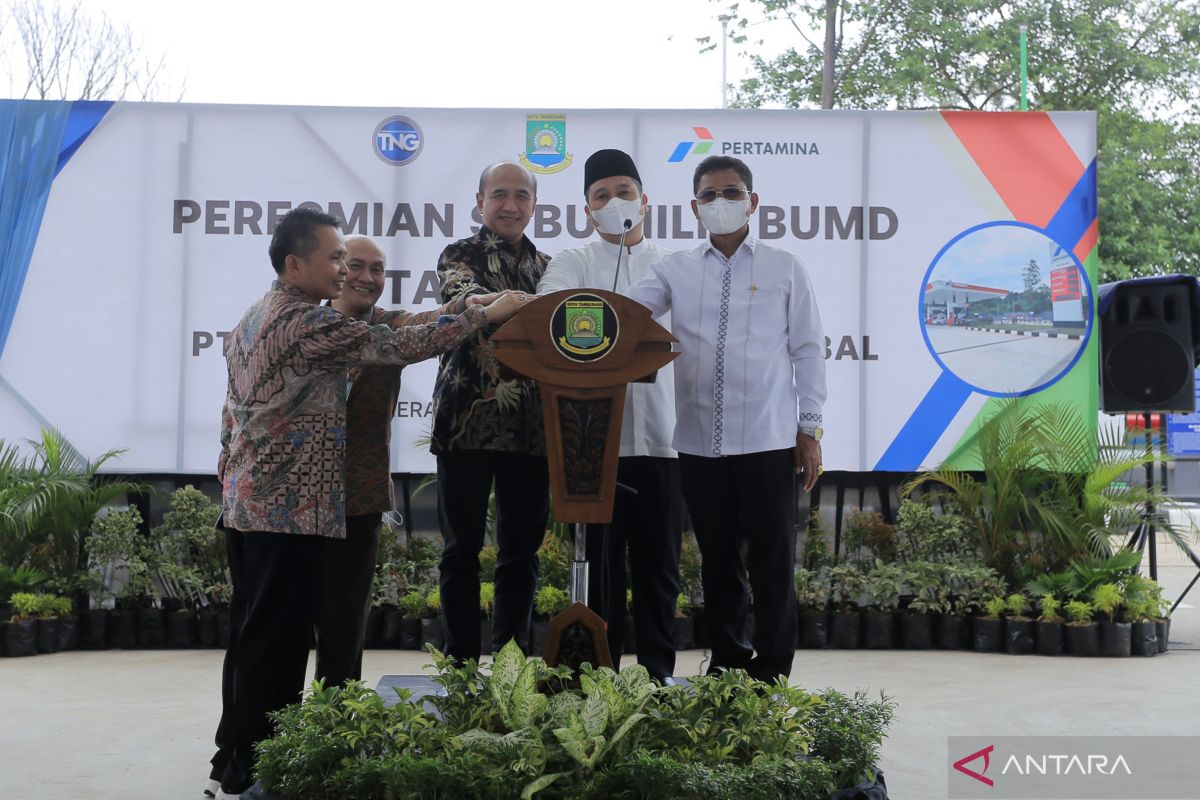 Wali Kota Arief resmikan SPBU pertama milik BUMD di Cipondoh