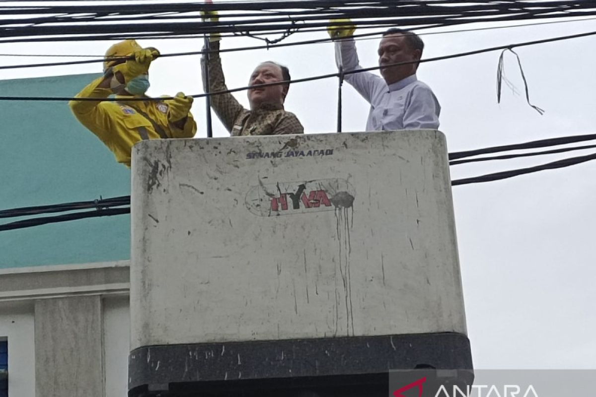 Kabel udara, penyumbang paling banyak keluhan warga di Jaksel