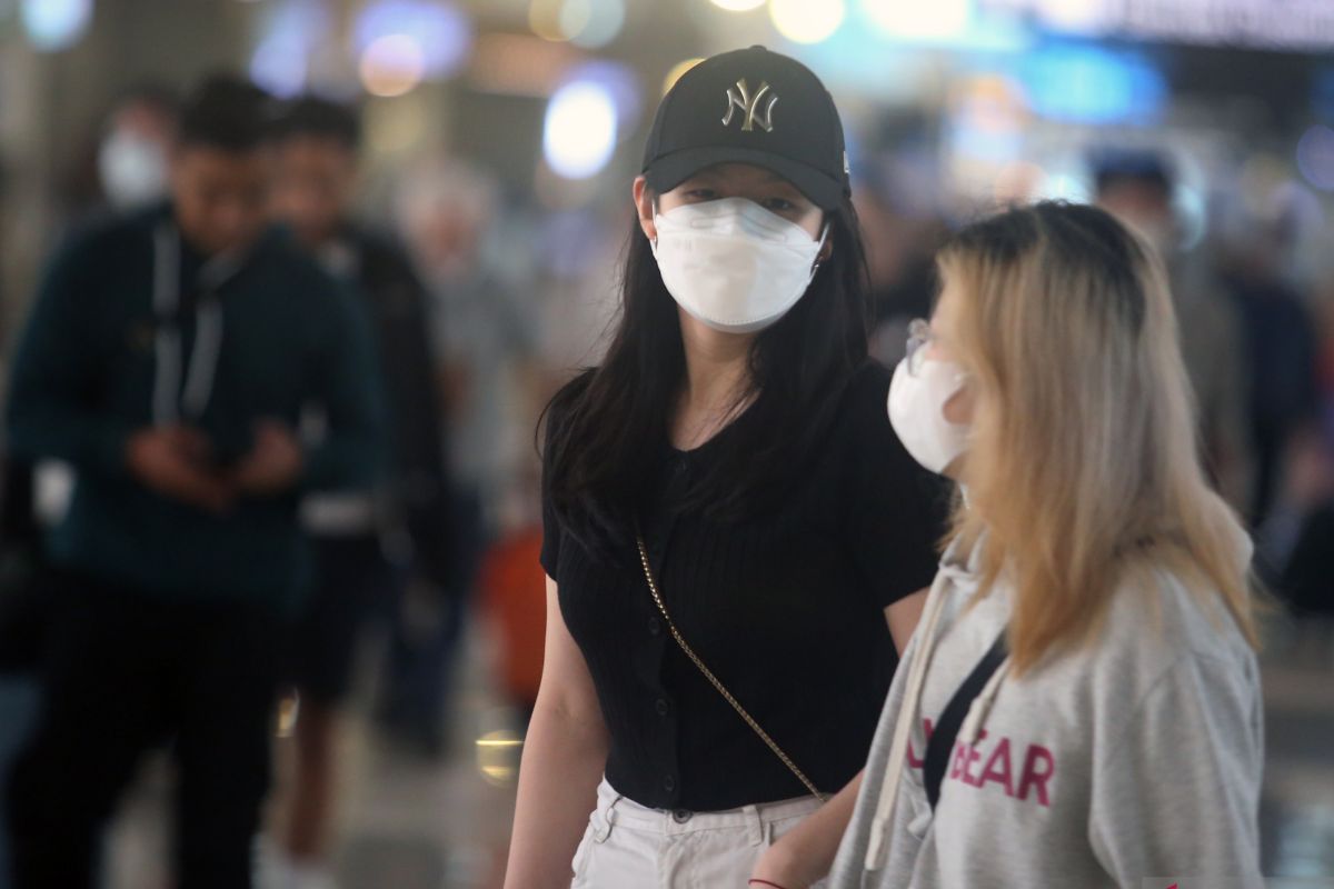 Pakar minta Indonesia tetap ikuti aturan baru WHO terkait penggunaan masker