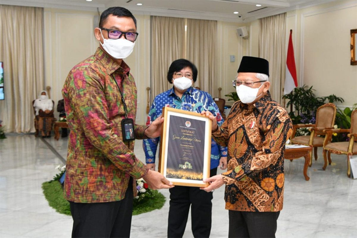 PLN raih 15 penghargaan Proper Emas dan CEO Green Leadership Utama