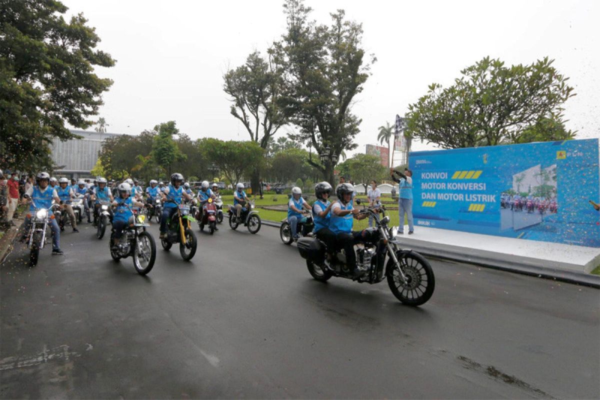 Jajaran PLN konvoi motor listrik di Yogyakarta