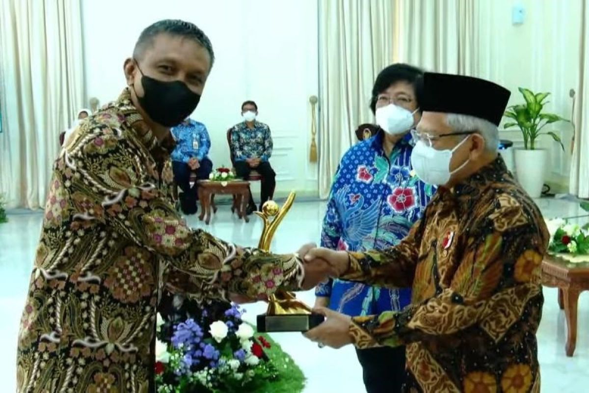 Wapres  Ma'ruf Amin serahkan Proper Emas untuk pabrik di Bali terapkan sistem subak