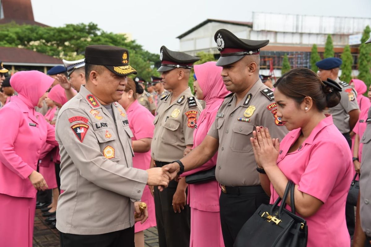 599 personil Polda Maluku dan jajaran naik pangkat