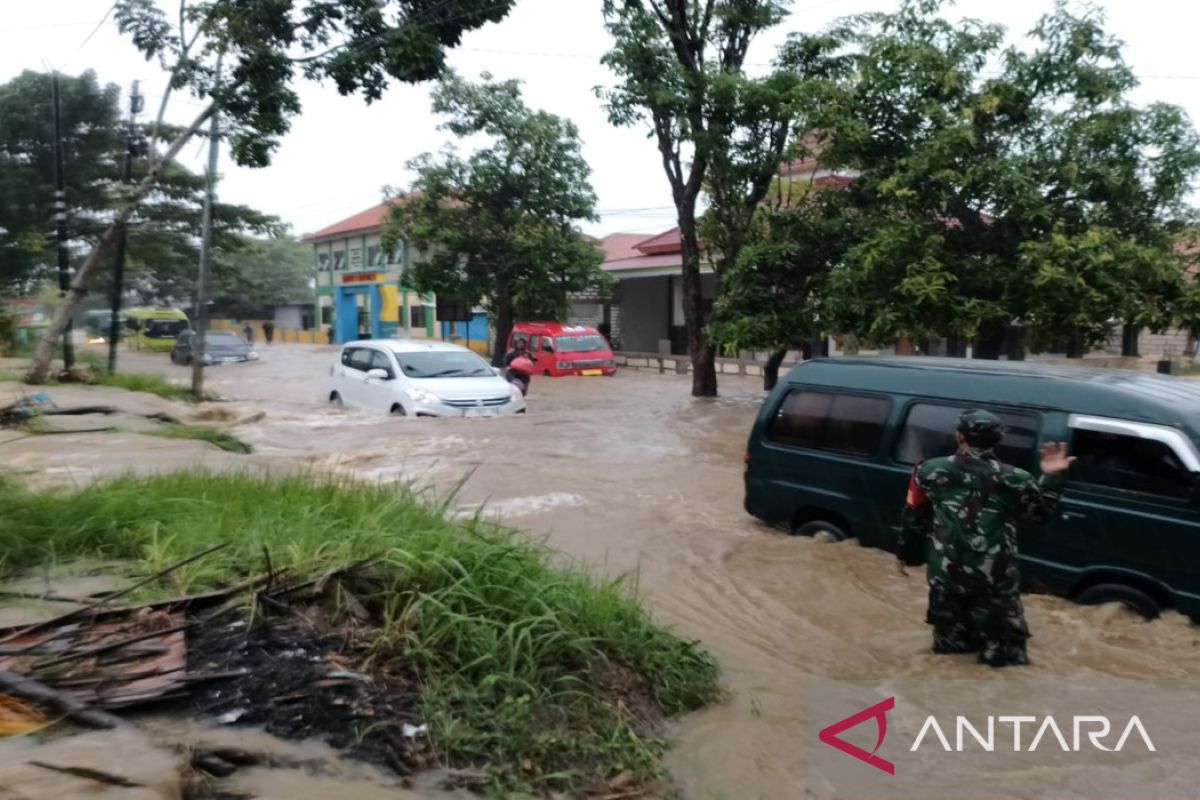 Banjir landa dua kecamatan di Bangkalan