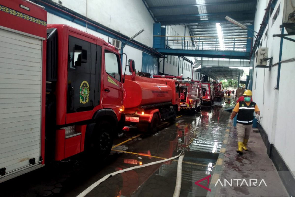 Belasan damkar dikerahkan padamkan kebakaran pabrik garmen di Bantul