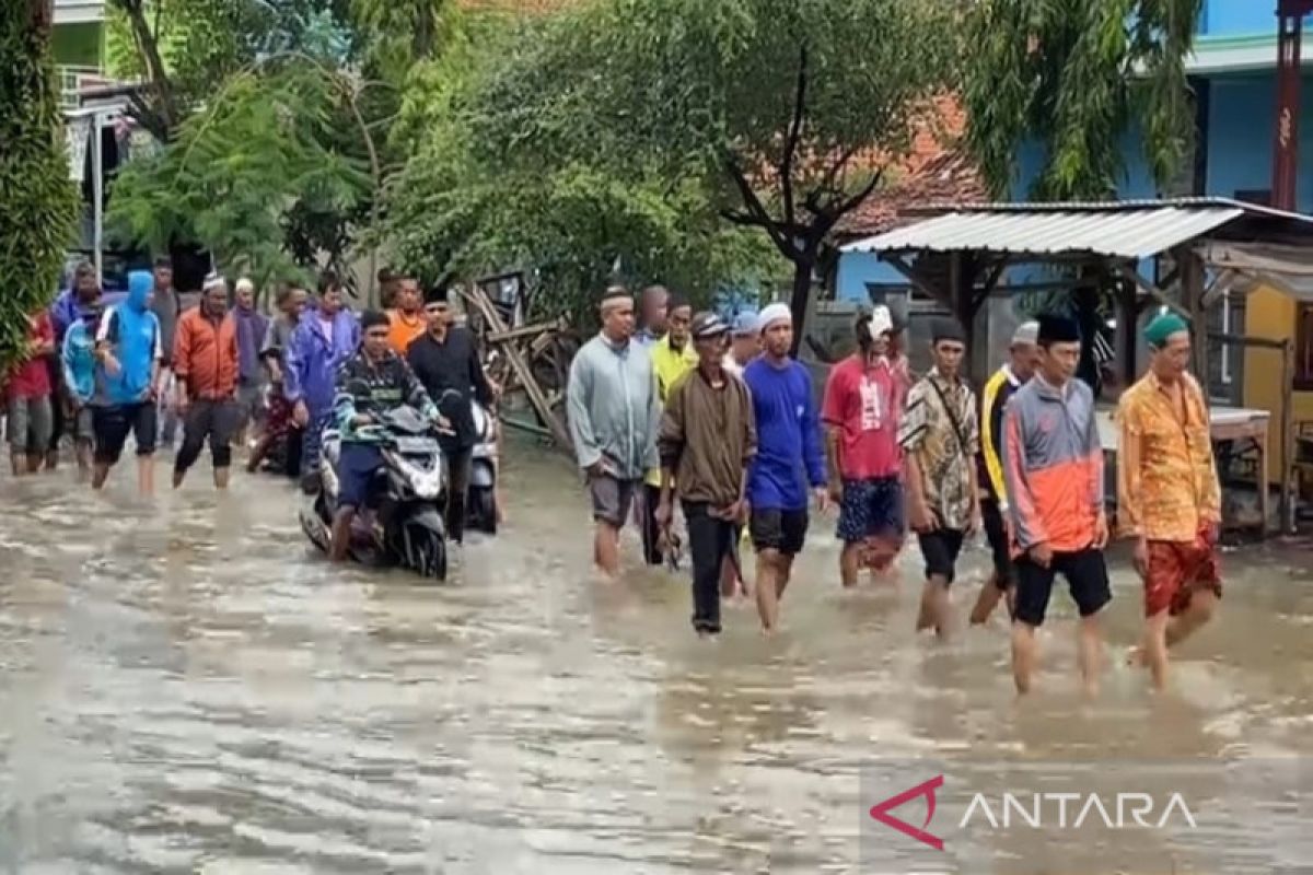 Hujan intensitas tinggi, Kabupaten Batang-Jateng dikepung banjir