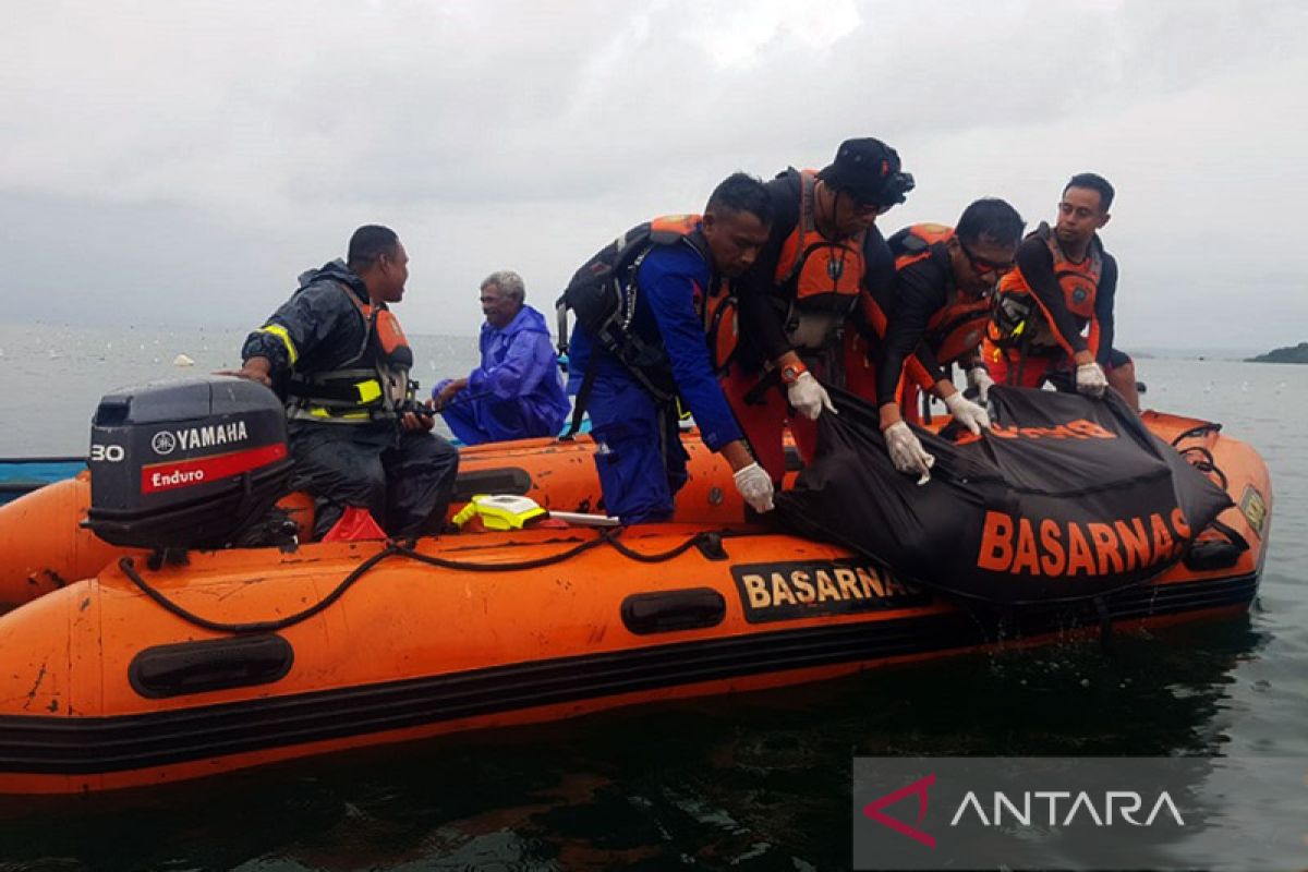 Tim SAR evakuasi jasad nelayan SBB ditemukan meninggal dunia
