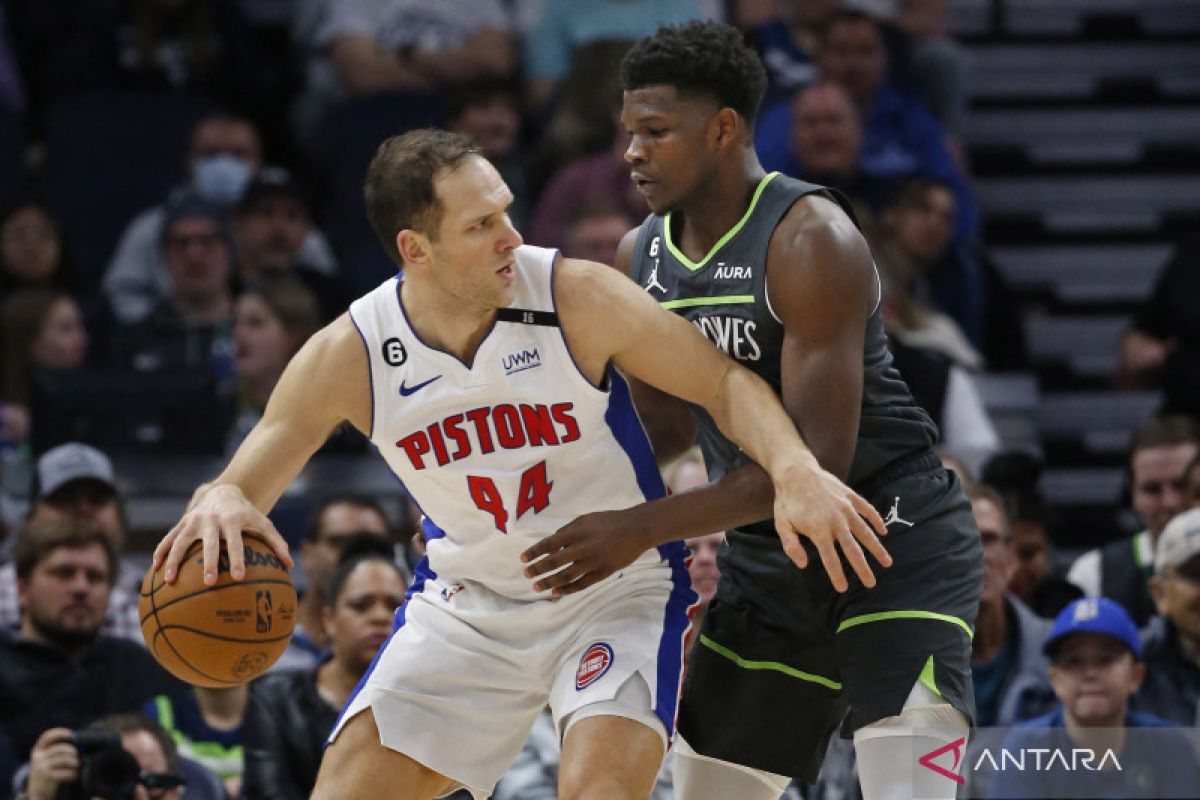 Edwards tinggalkan bangku cadangan saat Timberwolves kalah lawan Hawks