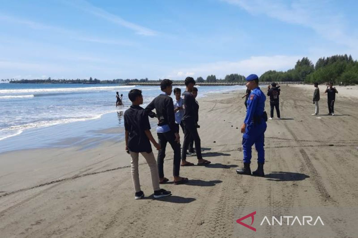 Polairud awasi objek wisata pantai di Aceh Barat saat libur tahun baru