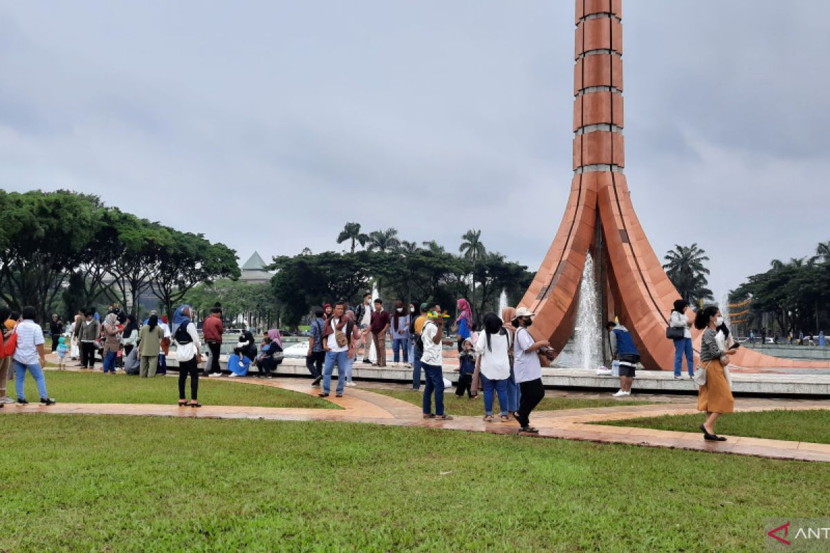 Pengunjung padati TMII di libur awal tahun 2023