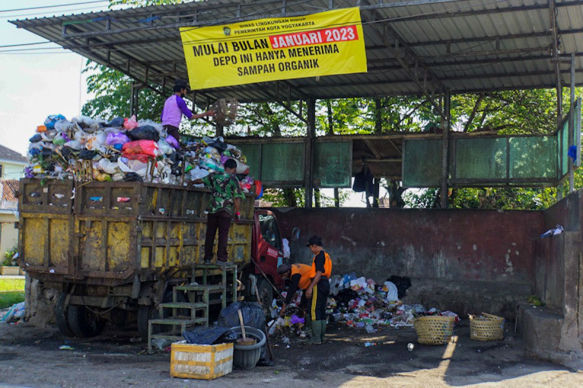 Gerakan nol sampah anorganik dimulai TPS Yogyakarta persuasif