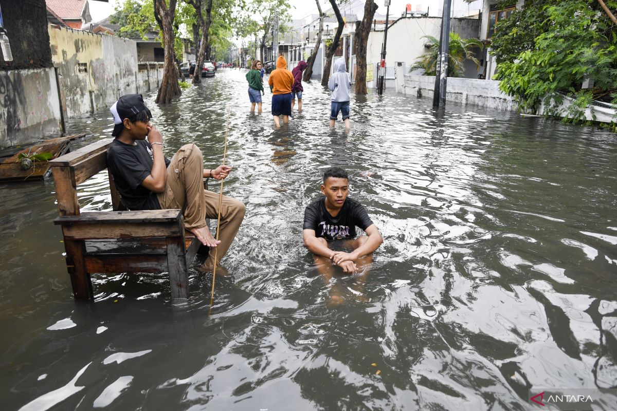 Sebagian wilayah Jakarta diprakirakan hujan pada Senin