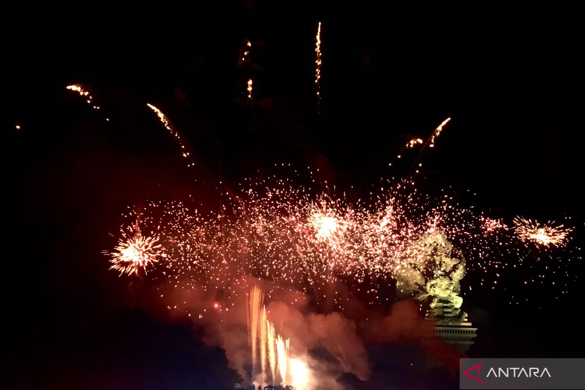 "Musical Fireworks" di GWK perayaan tahun baru 2023