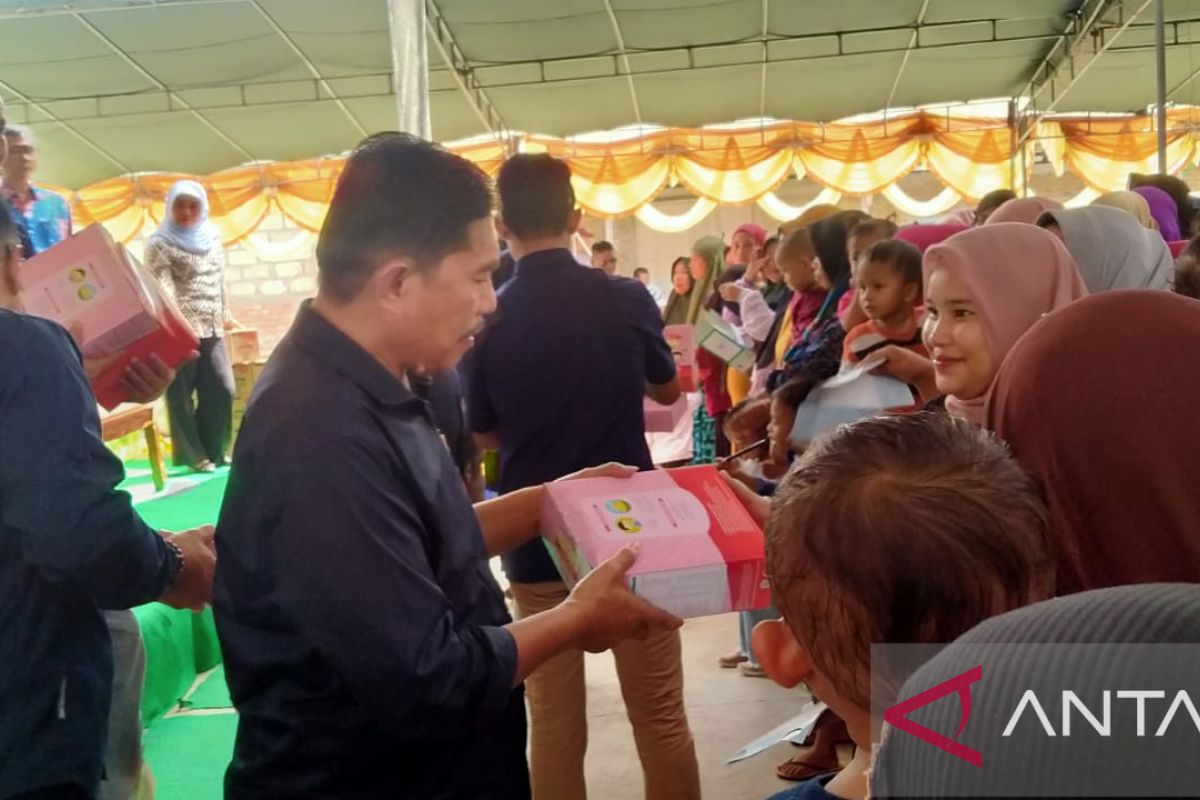 Anggota DPRD Gorontalo Utara salurkan makanan tambahan tekan stunting