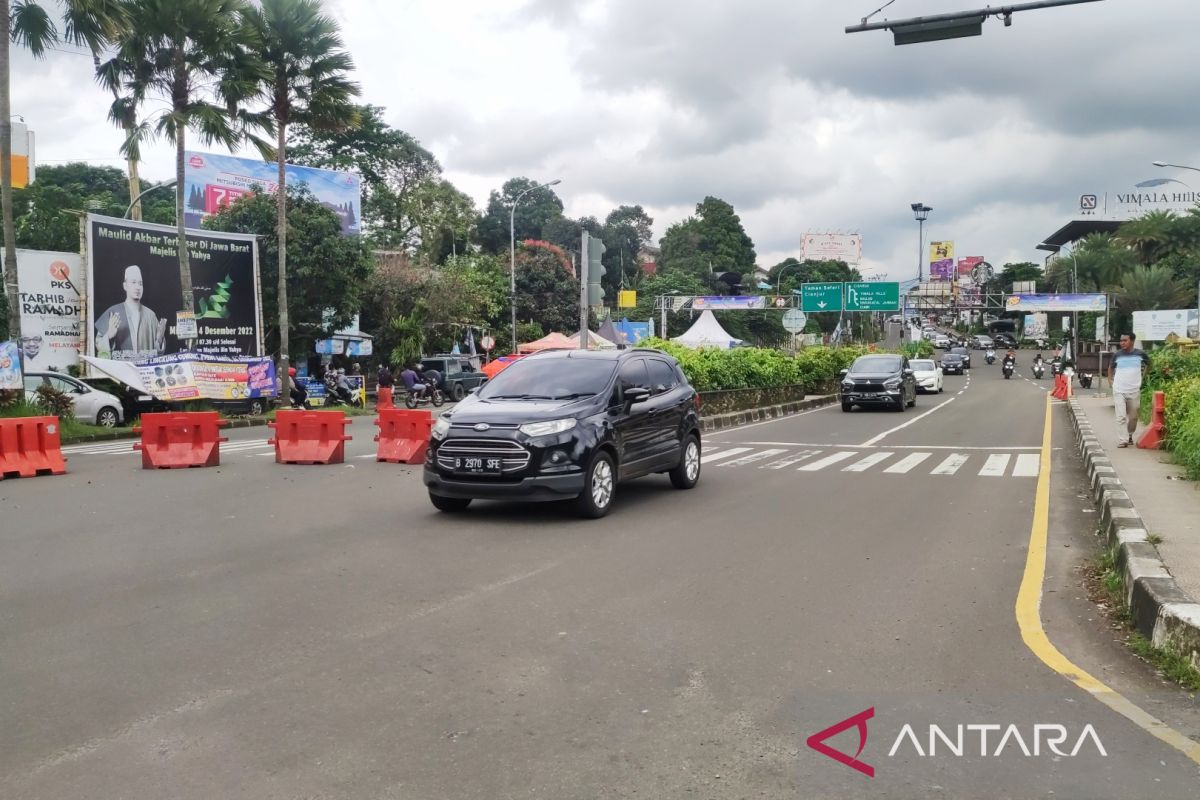 Jalur Puncak berlaku sistem satu arah menuju Jakarta