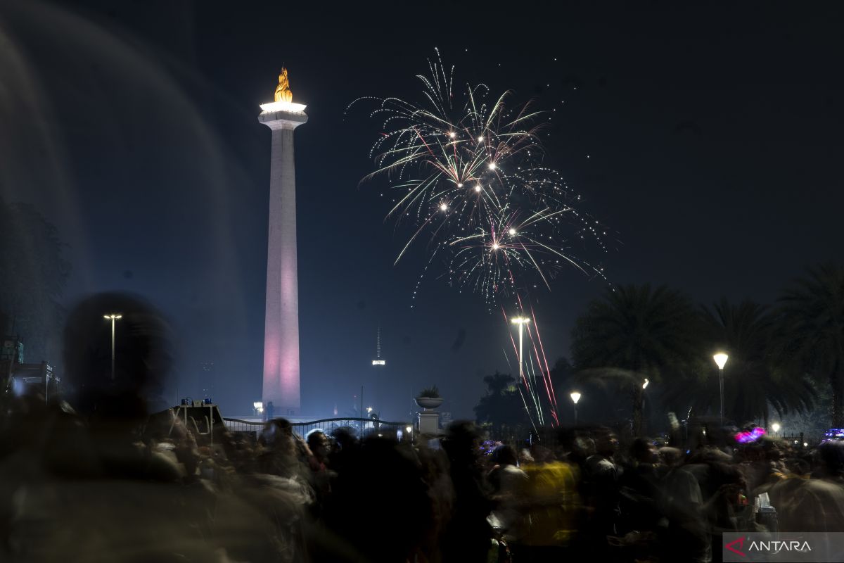 Ambulances, doctors guard New Year's eve festival in Jakarta