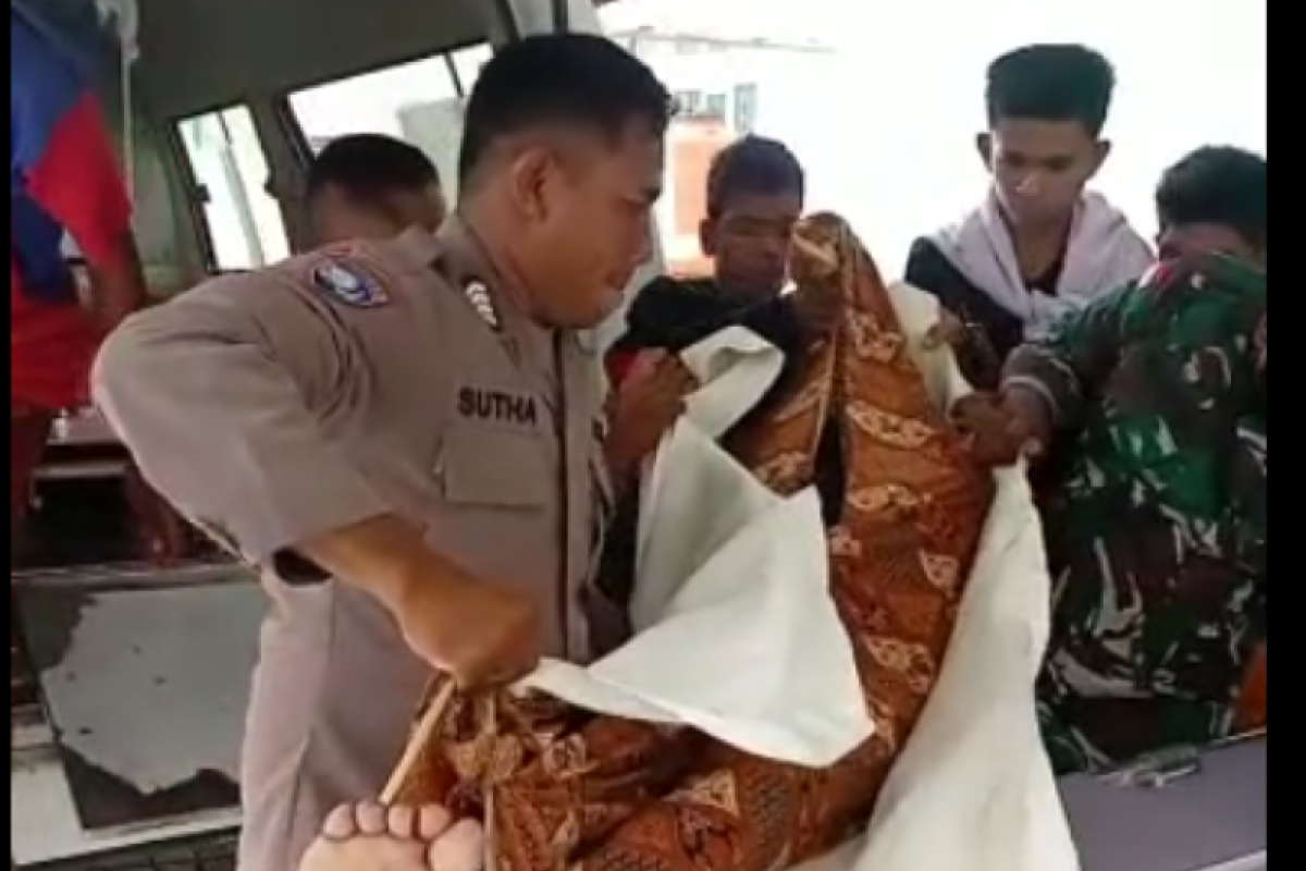 Warga Desa Fatukona Kabupaten Kupang tewas terseret banjir