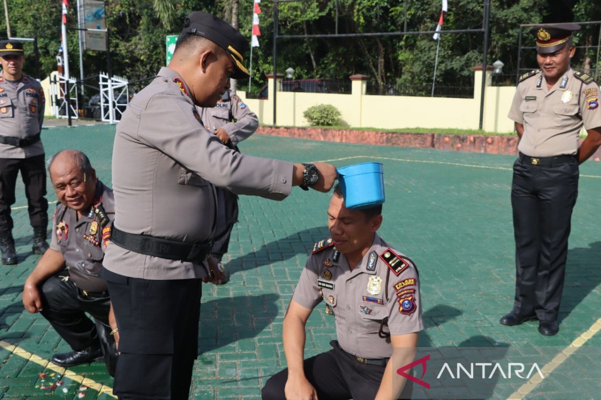 18 personel Polres Balangan naik pangkat