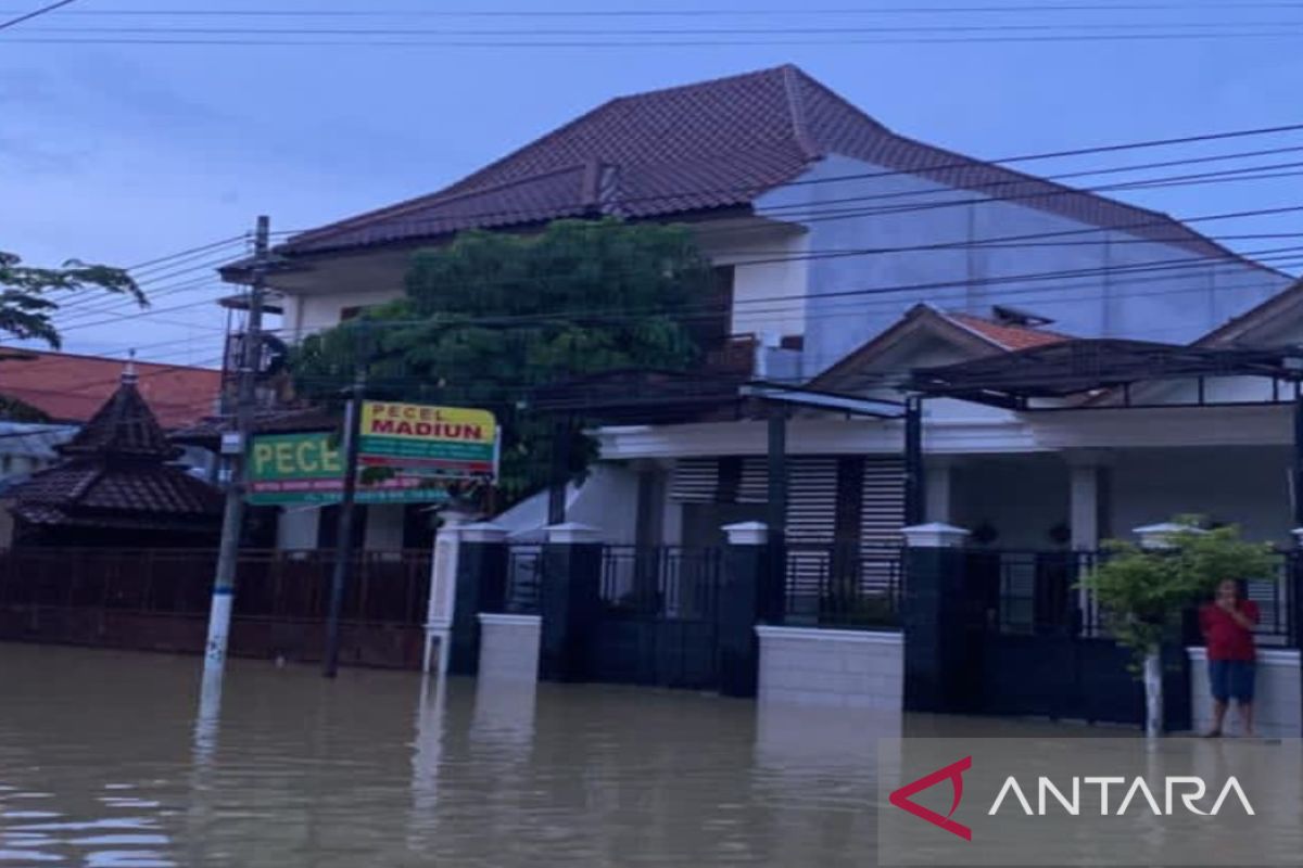 Relawan Penanggulangan Bencana Pamekasan kirim bantuan personel ke Sampang