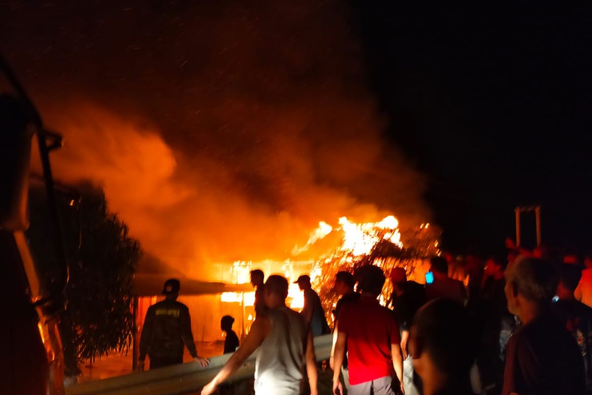 Lima unit rumah warga di Kabupaten Wajo Sulsel terbakar