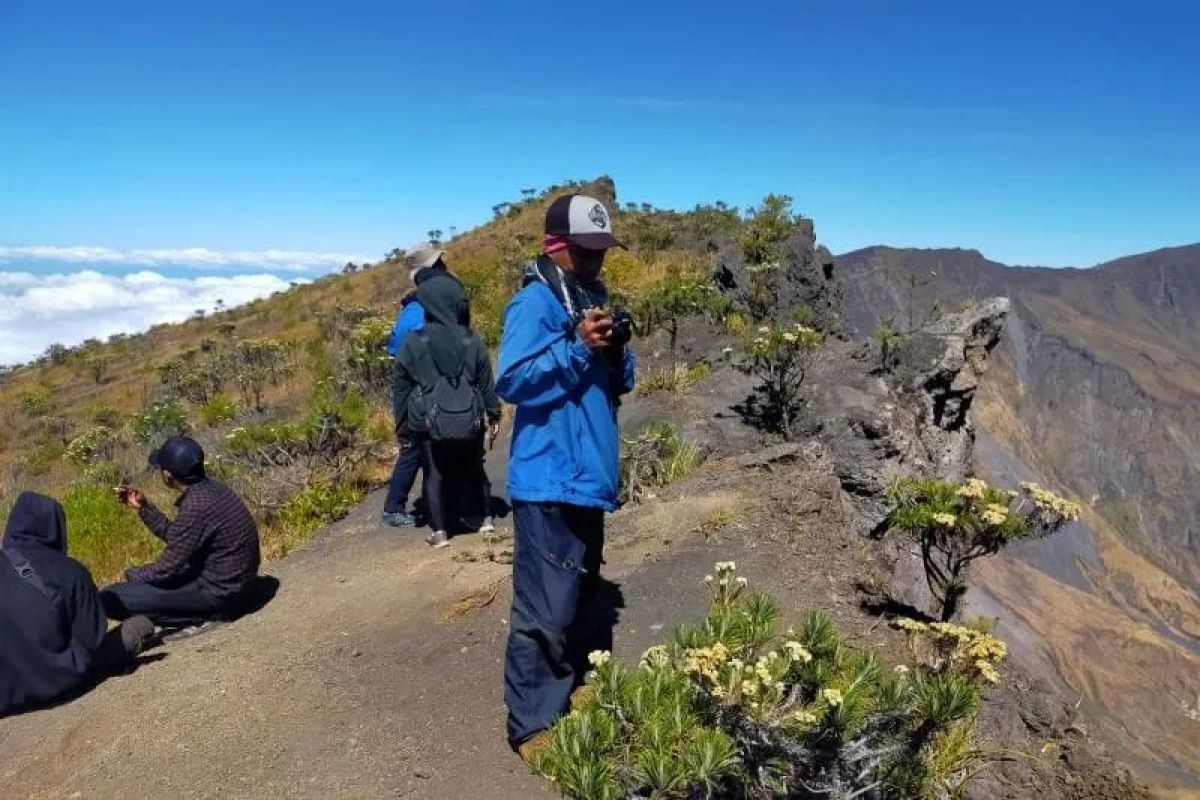 KLHK menutup pendakian Gunung Tambora di Pulau Sumbawa