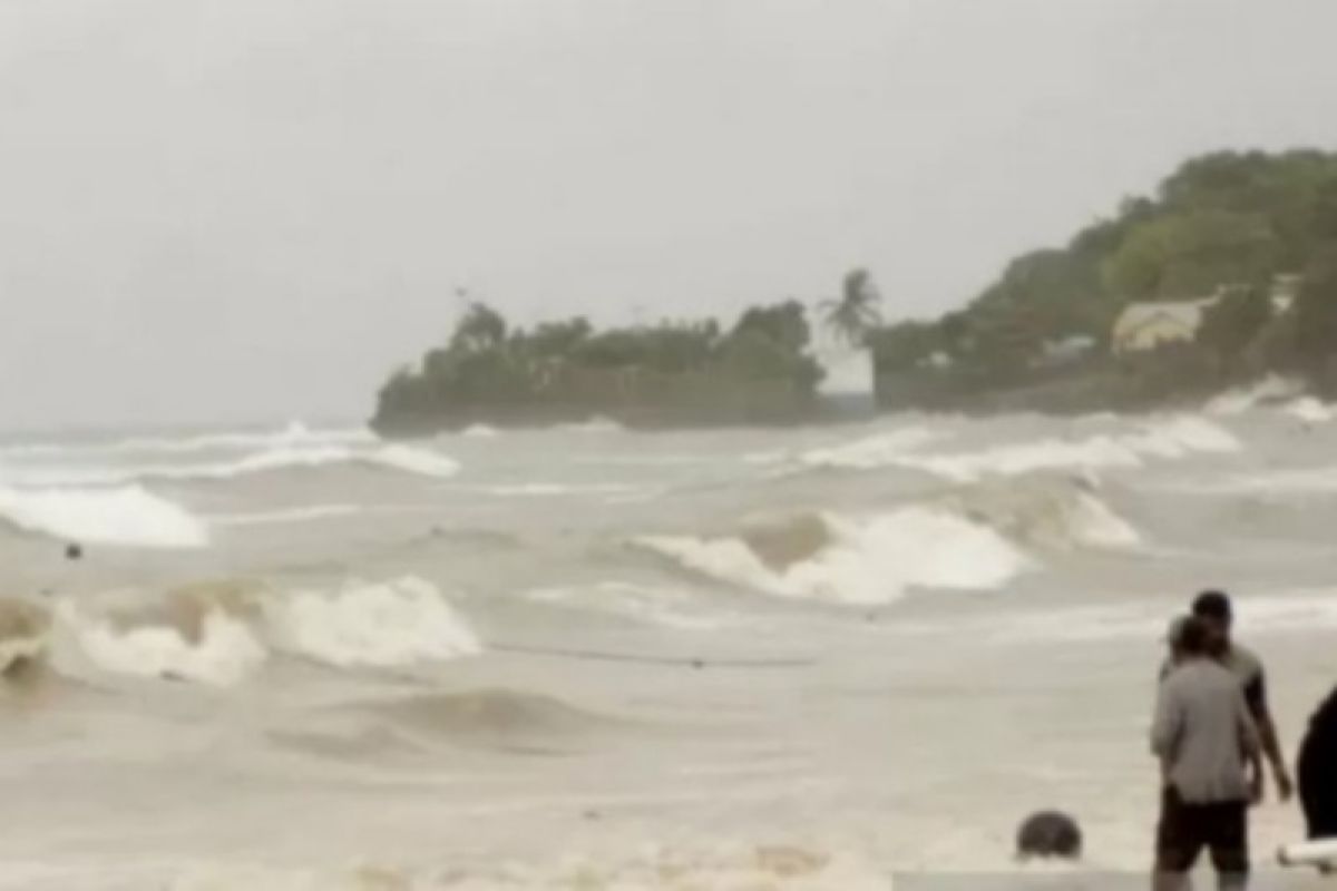 BMKG imbau warga waspadai gelombang 4-6 meter di wilayah laut NTT