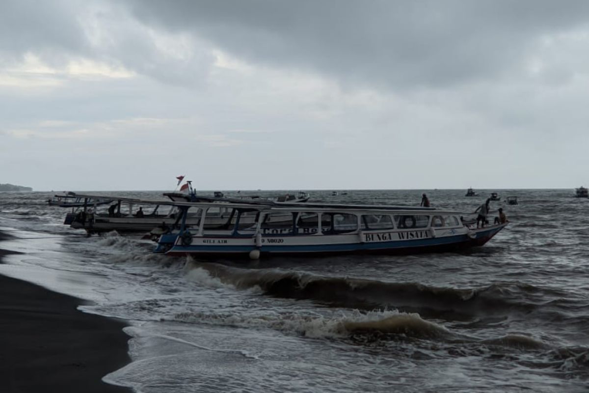 Waspada gelombang di Selat Alas dan Lombok mencapai 2,5 meter