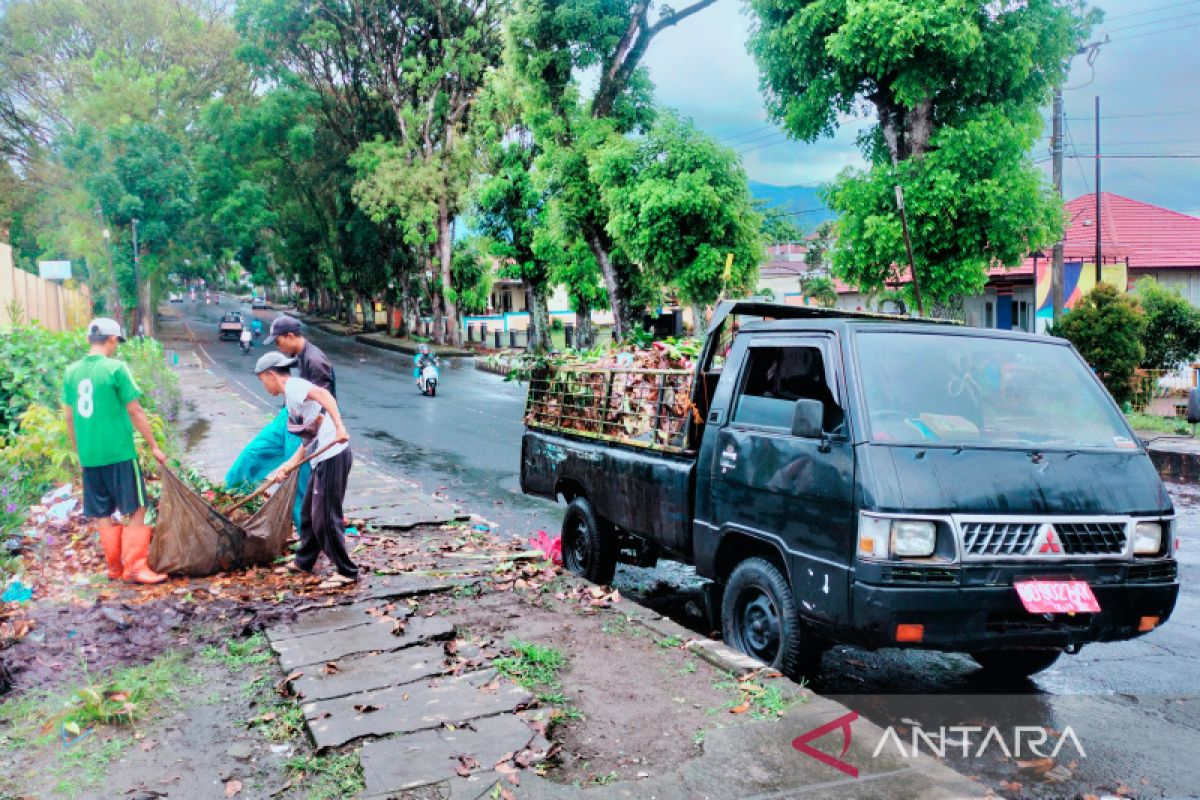 Puluhan petugas kebersihan DLH Rejang Lebong dirumahkan