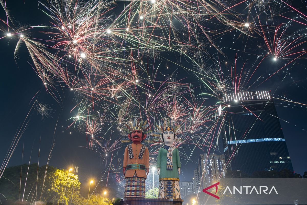 Kemarin, perayaan malam tahun hingga penyitaan harta bandar narkoba