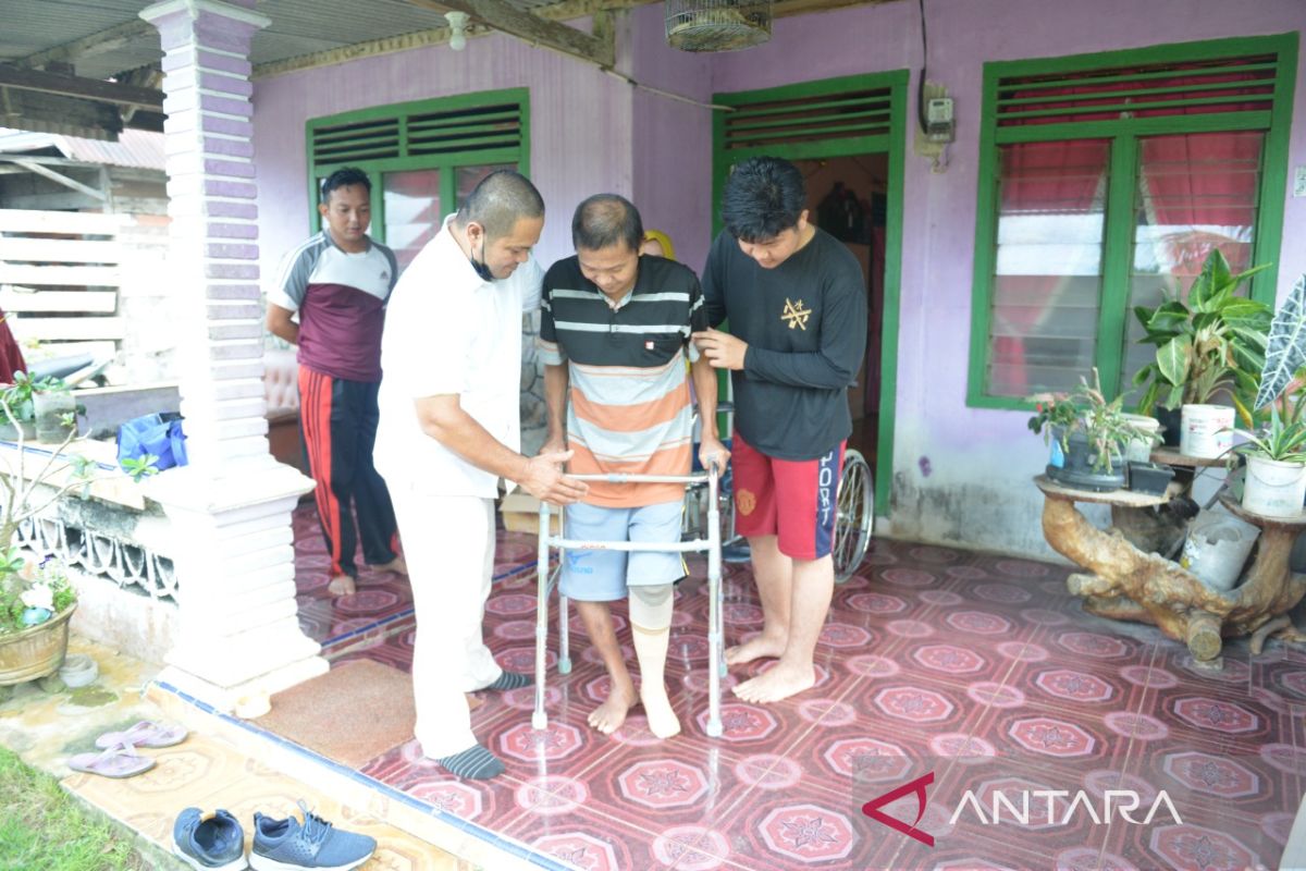 Empat Tahun di Kursi Roda, Akhirnya Asdarroni Bisa Miliki Kaki Palsu Setelah Dibantu PT Timah Tbk