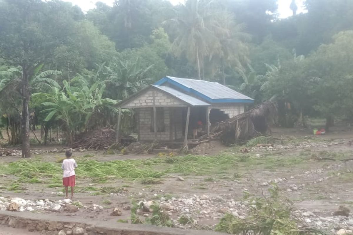 30 KK korban banjir bandang di Kabupaten Kupang masih mengungsi