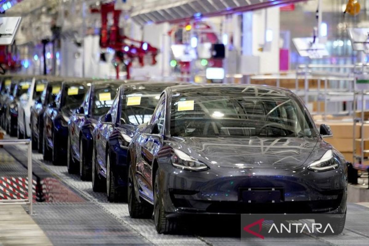 Lebih dari setengah mobil Tesla yang dijual 2022 dibuat di Shanghai