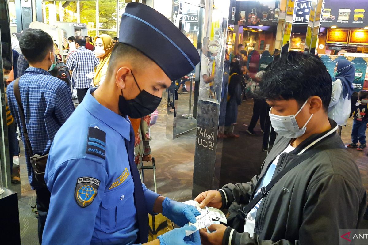 Bandara Soekarno-Hatta berlakukan vaksin booster bagi penumpang