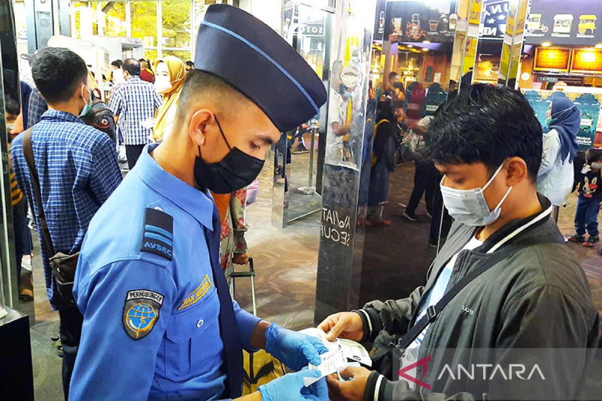 Bandara Soekarno-Hataa tetap berlakukan vaksin booster bagi penumpang