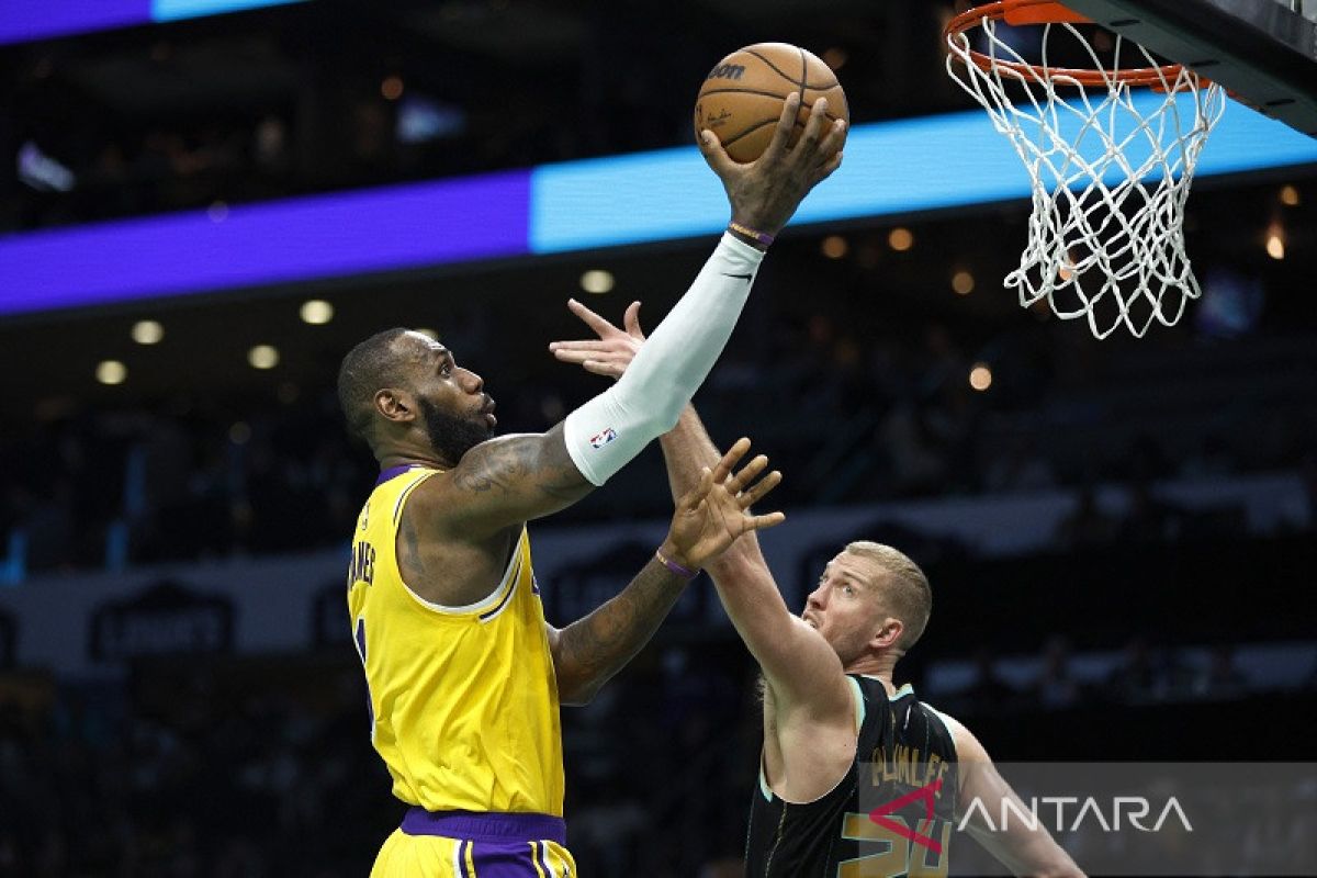 LeBron James borong 43 poin, Lakers menang usai redam momentum Hornets