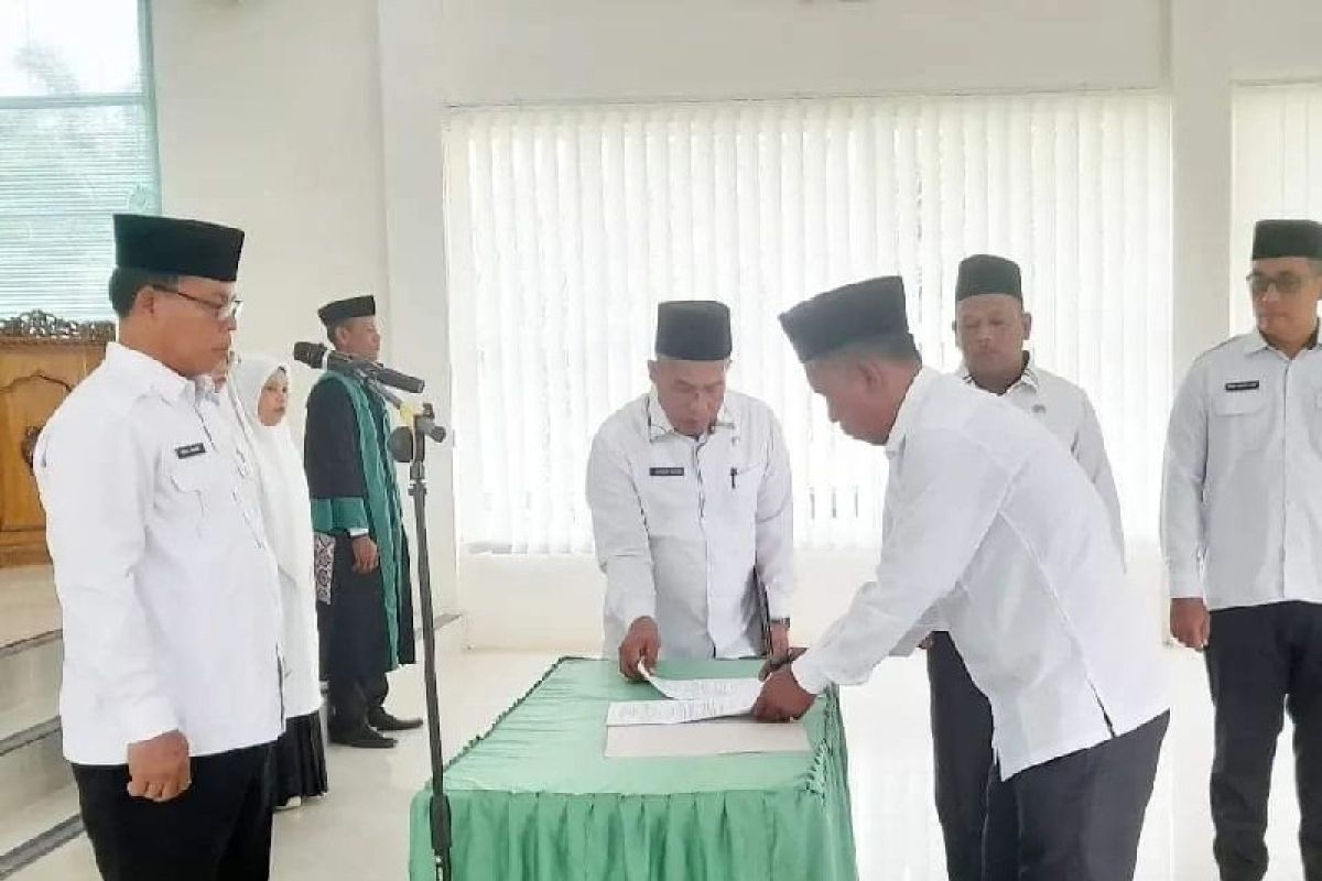 Kakan Kemenang lantik Kaur TU MAN 2 Padang Lawas