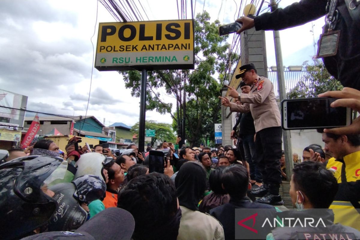 Polisi mediasi ratusan ojol berselisih dengan ojek pangkalan