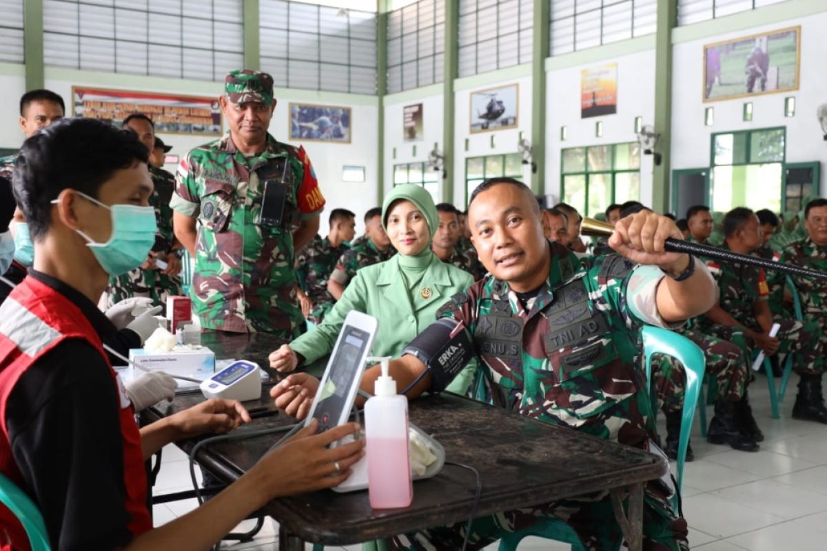 Prajurit Yonif RK 644 Walet Sakti donor darah secara massal